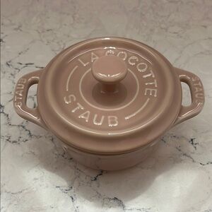Staub beautiful Pink Cocotte